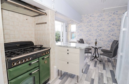 Hornsea House | WAVECREST, pet friendly, country holiday cottage in Hornsea