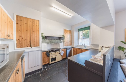 Coniston Cottage | WAVERLEY, pet friendly, with open fire in Coniston