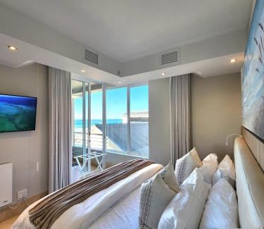 Herolds Bay House | Waves of Grace Seafront Villa