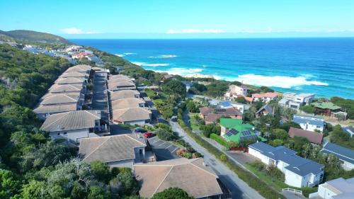 Brenton-on-Sea Apartment | Waves & Whales
