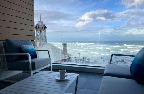 Redhill Apartment | Wavescapes Surfers Lookout Stay