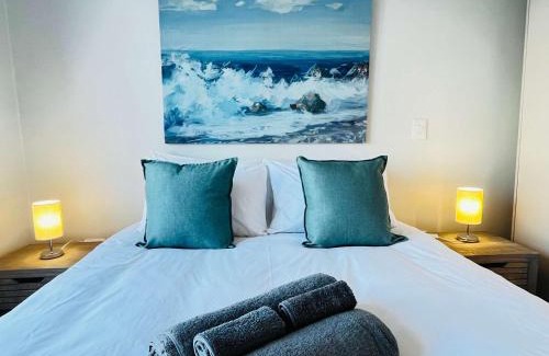 Redhill Apartment | Wavescapes Surfers Lookout Stay