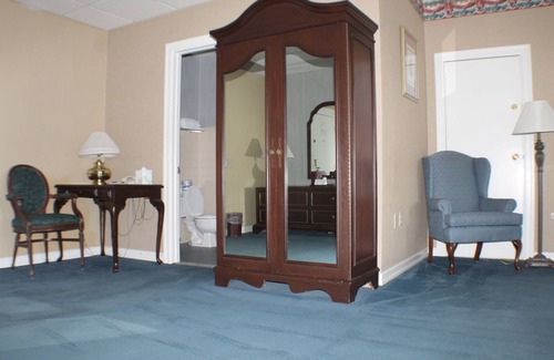 Honey Brook Hotel | Waynebrook Inn, Est 1865