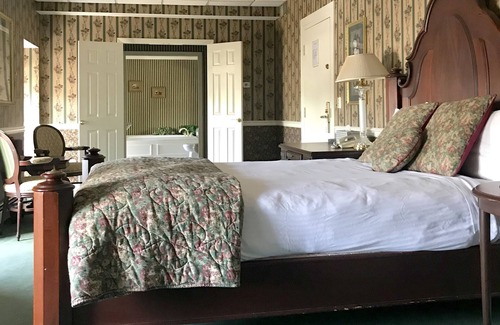 Honey Brook Hotel | Waynebrook Inn, Est 1865