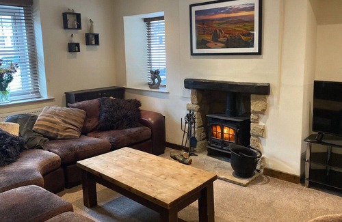 Stoney Middleton Cottage | Wayside, 3 Bedroom Peak District Cottage With EV Parking