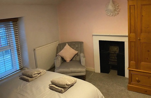 Stoney Middleton Cottage | Wayside, 3 Bedroom Peak District Cottage With EV Parking