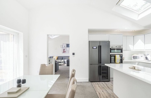 Knaresborough Cottage | We love how modern and stylish High Trees View is.