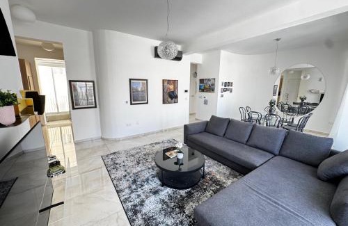 City Centre Apartment | Wealthystays Premium Residence