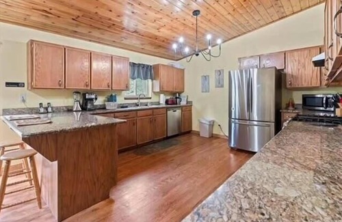 Spring Valley Cabin | Webbel Alliance Basecamp - Galactic Lake Views, Hot Tub, WiFi, Family Adventures