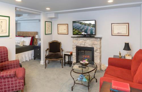 Mid-North District Apartment | webster house