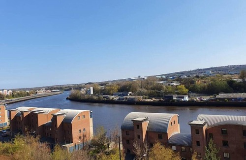 Newcastle-upon-Tyne Apartment | Week2Week Hosted Quayside Apartment