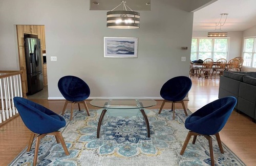 Livingston House | Weekend at Bernie's Lake Anna