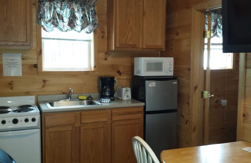 Weirs Beach Hotel | Weirs Beach Motel and Cottages