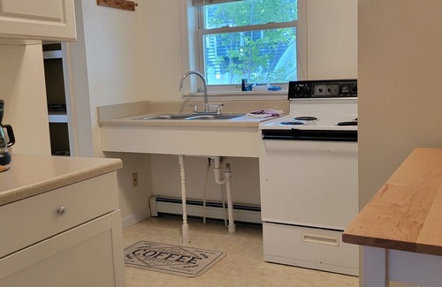 Weirs Beach Hotel | Weirs Beach Motel and Cottages