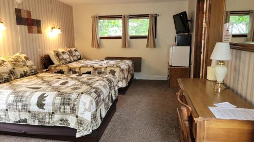 Weirs Beach Hotel | Weirs Beach Motel & Cottages