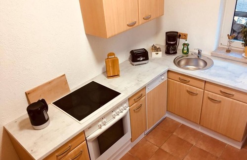 Trockenborn-Wolfersdorf Apartment | Welcome to our cozy guest house with separate entrance