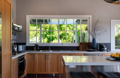 Shepherds Flat House | Welcome Paddock Solar Pool & Spa- Great for Summer