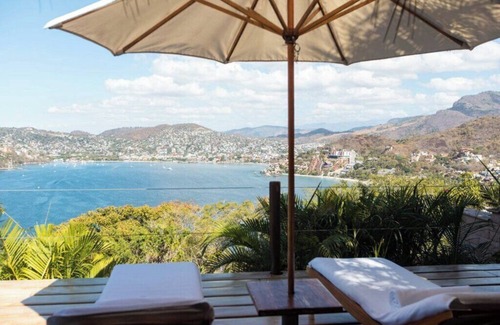 Playa Las Gatas Villa | Welcome to Amuleto, live a new experience by renting the entire Villa in Zihua