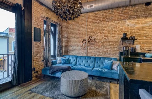 Downtown Springfield Apartment | Welcome to Black Palace-A! A beautiful downtown loft with easy access to everyth