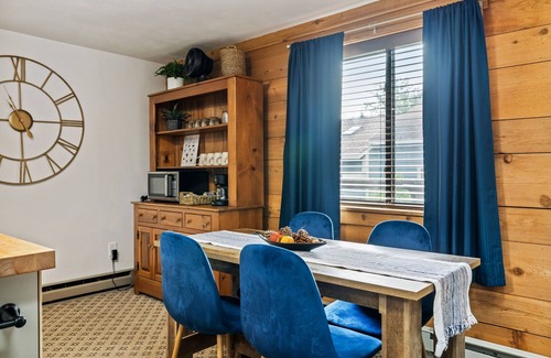 Hidden Valley House | Welcome to Evergreen Lodge! Close to the slopes!