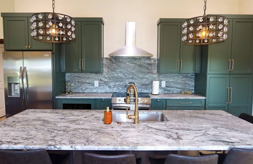 Versailles House | Welcome to FarRhode Stable! A new, charming, 3 bedroom, 2-bathroom luxury condo perched above a beautiful barn. You will feel like a true Kentuckian with the gorgeous views of horses, cattle, donkeys, & even ducks! Book now for a perfect stay!