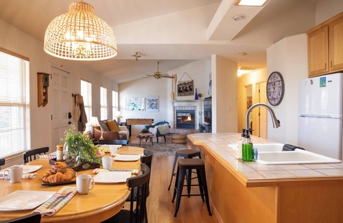 Groveland House | Welcome to Gallery House: Family friendly retreat 25 miles from Yosemite