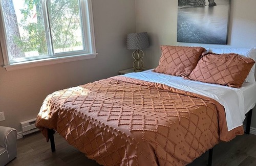 Erie House | Welcome to our charming cottage in the heart of downtown Erie!