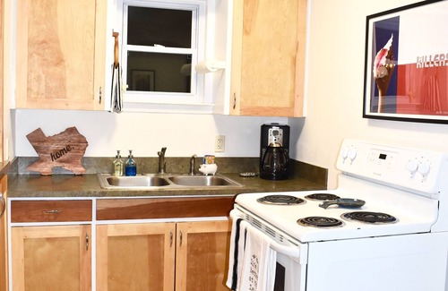 Pottsboro Cabin | Welcome to our Cozy Cabin Getaway by Lake Texoma!