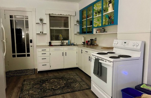 Montpelier House | Welcome to River St House historical stay. 1500sq ft, 1/2 blk from river trails.