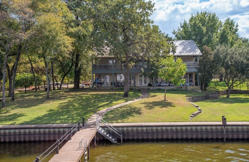 Enchanted Oaks House | Welcome to Sunset Point! Lakefront home for the family vacation of a lifetime!