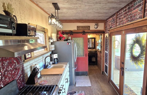 Gainesville House | Welcome to the Bunkhouse!nWestern inspired container home close to Bull Shoals