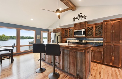 Burnsville House | Welcome to The Cottage on Crystal Lake!