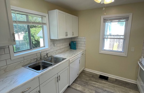 Sea Breeze House | Welcome to “The Seabreeze Lakeside Getaway” in the heart of a true vacation town