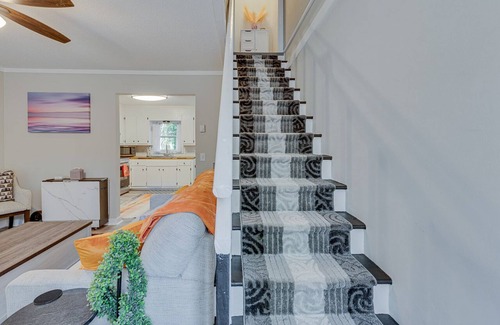 Clemson House | Welcome to the Tiger Den! Premier VRBO Steps Away from Clemson University Campus