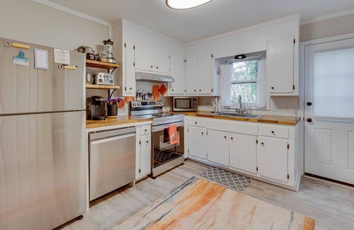 Clemson House | Welcome to the Tiger Den! Premier VRBO Steps Away from Clemson University Campus