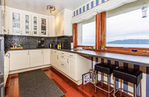 Vestnes House | Welcome to this beautiful cottage in Vågstranda.