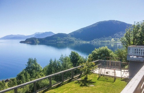 Vestnes House | Welcome to this beautiful cottage in Vågstranda.