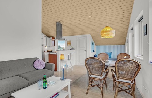 Frolunde House | Welcome to this charming cottage close to the sea and beach.