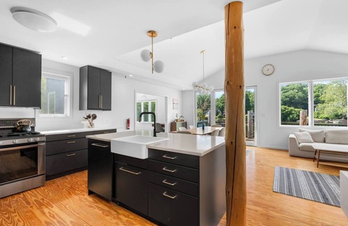 Saugerties South House | Welcome to your HV escape on Lighthouse Dr in Saugerties