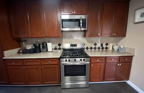 Inglewood House | Welcome! Your Home Near SOFI Stadium, INTUIT Dome, Kia Forum, and LAX awaits!nn