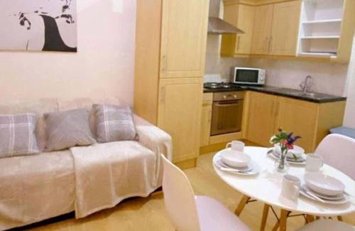 Chelsea Riverside Apartment | Welcoming 1-bedroom apartment with AC in marvelous London