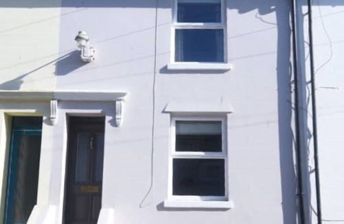 Folkestone House | Welcoming 2 bed townhouse near town centre & beach