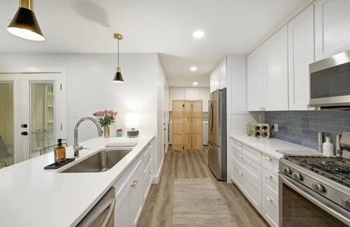 Camelot Condo | Welcoming 2-bedroom condo with AC in vibrant Austin
