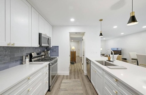 Camelot Condo | Welcoming 2-bedroom condo with AC in vibrant Austin