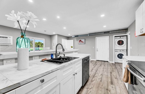 West Arlington Apartment | Welcoming 2BR Apartment Near Campus and Shops