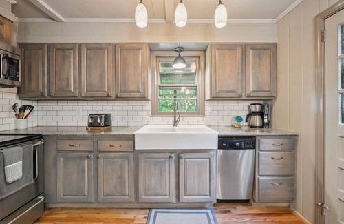 Linville Falls Cabin | Welcoming 4-bedroom cabin near Linville Falls
