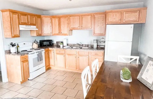 Elizabethtown Apartment | Welcoming Downtown Single Private Upstairs Apartment