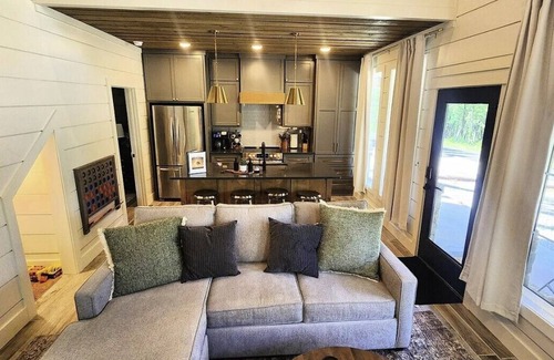 Eufaula House | Welcoming Guesthouse in Patriot Pointe on Lake Eufaula!