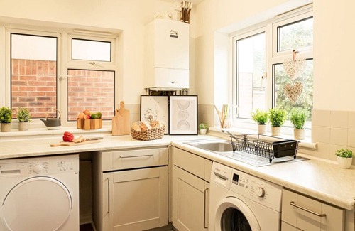 Banbury House | Welcoming House - Sleeps 7 - Free Parking