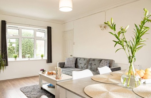 Banbury House | Welcoming House - Sleeps 7 - Free Parking